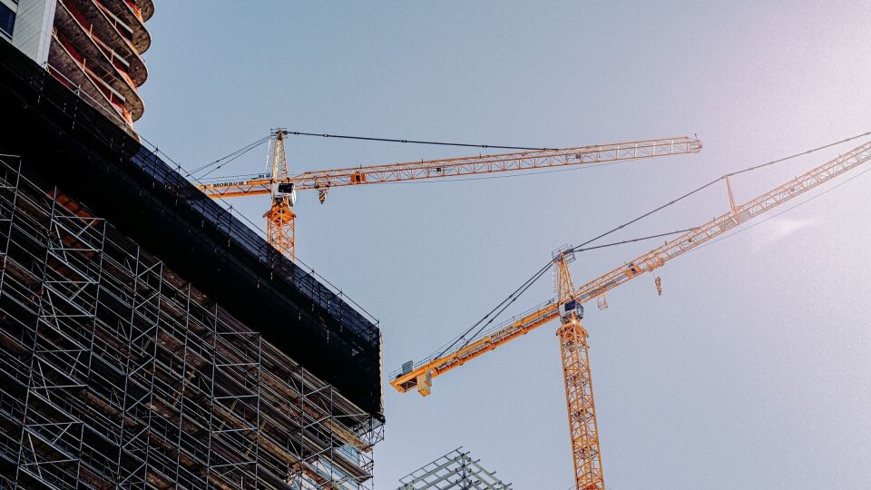    Строительство, кран. Источник: unsplash.com