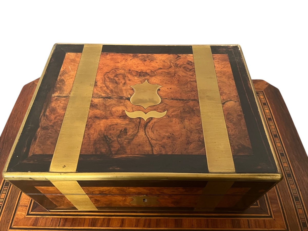 Антикварная шкатулка c набором для письма