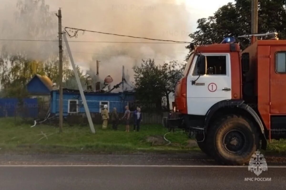    Пожарные потушили жилой дом в брянской деревне Масловка вечером 17 августа