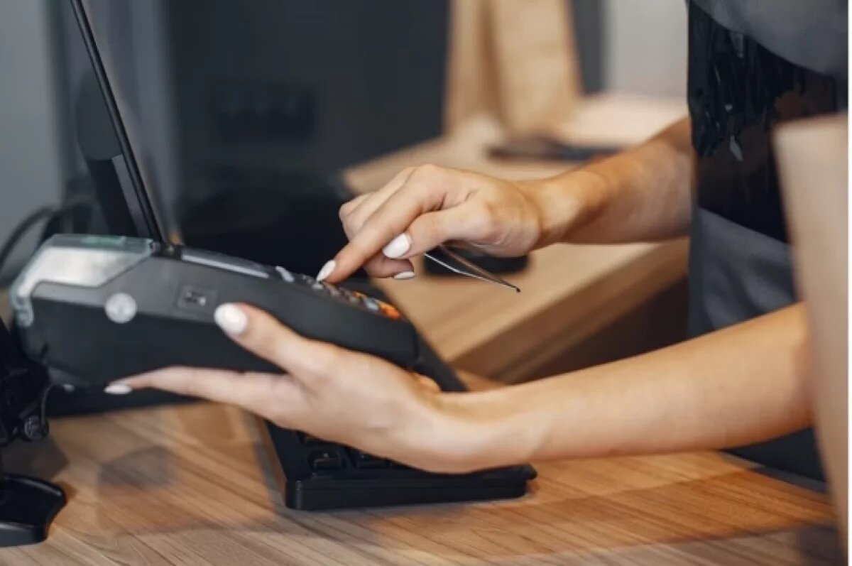    В Новосибирской области не хватает мерчандайзеров и продавцов-кассиров