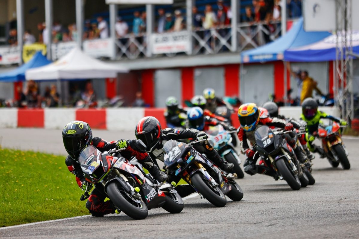    На пятом этапе Всероссийского чемпионата по мотогонкам в составе команды Chrome Racing выступили 8 нижегородцев