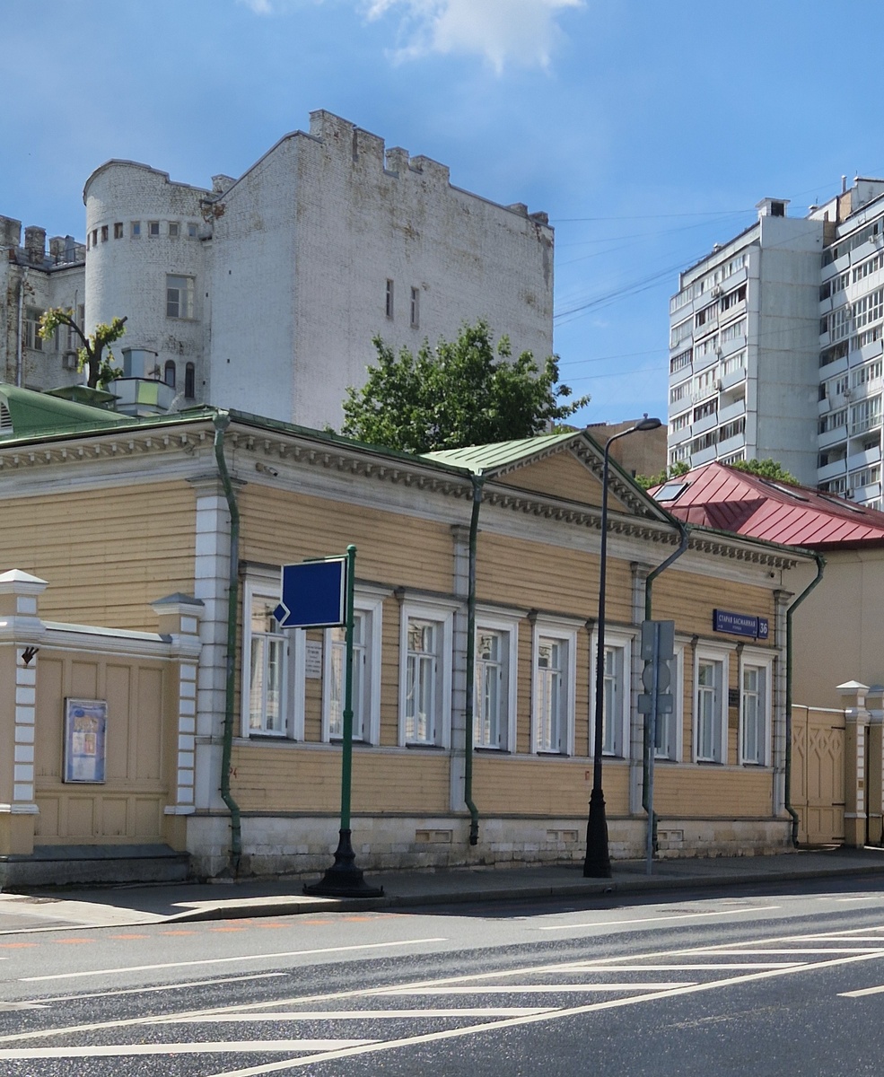 Старая Басманная улица, 36 – Дом-музей Василия Львовича Пушкина (1820; 2013 - реставрация)