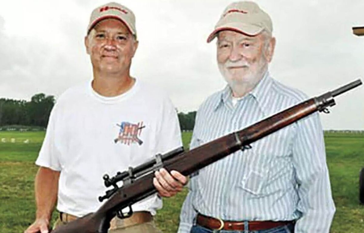 Эрик Пул (слева) и Дэйв Эмари (справа).