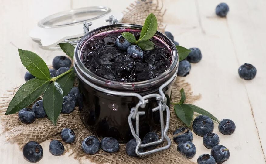5 вкуснейших рецептов из домашней голубики: от витаминного варенья до нежного пирога