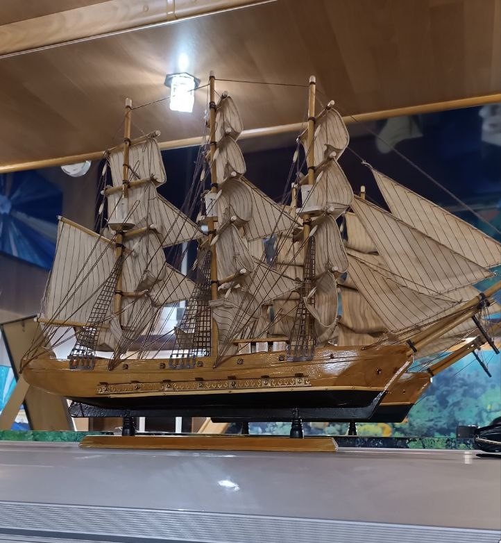 Инвестировать стоит, но не забывайте про диверсификацию.