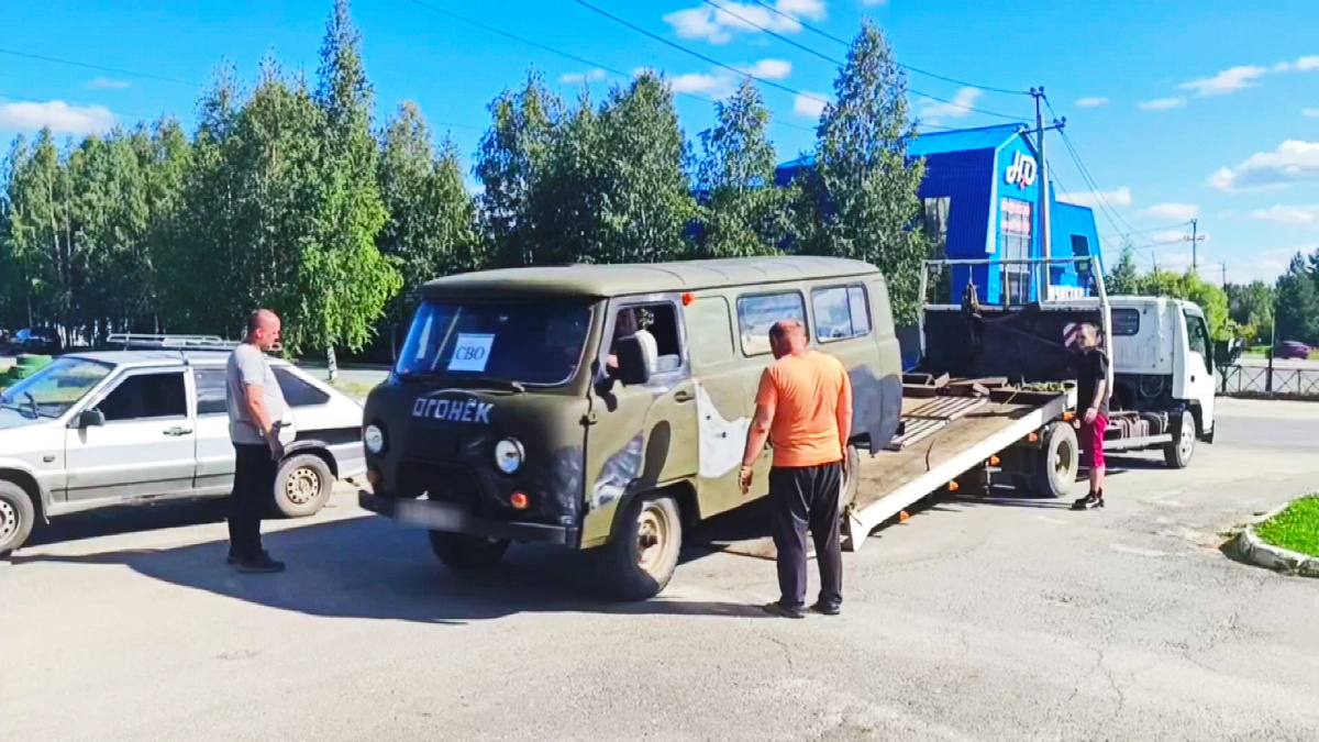    Няганцы отправили машины в зону СВО