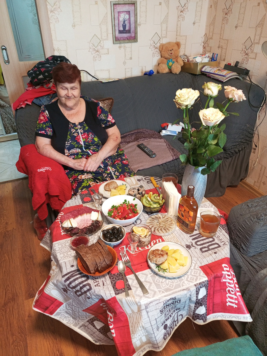 Сидим, правда разгром вокруг, но это не главное