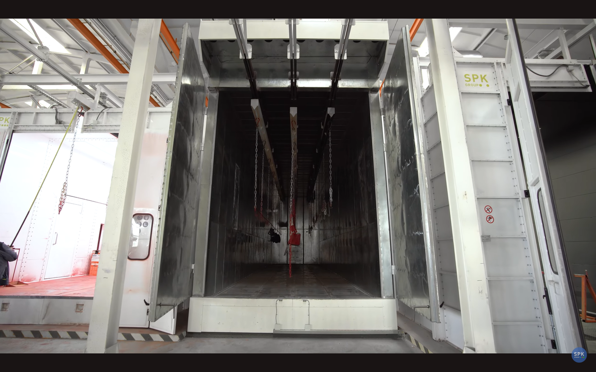 Так выглядит печь полимеризации, где нанесенное порошковое покрытие должно "схватиться"