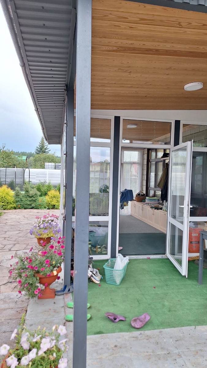 Веранда у дома.