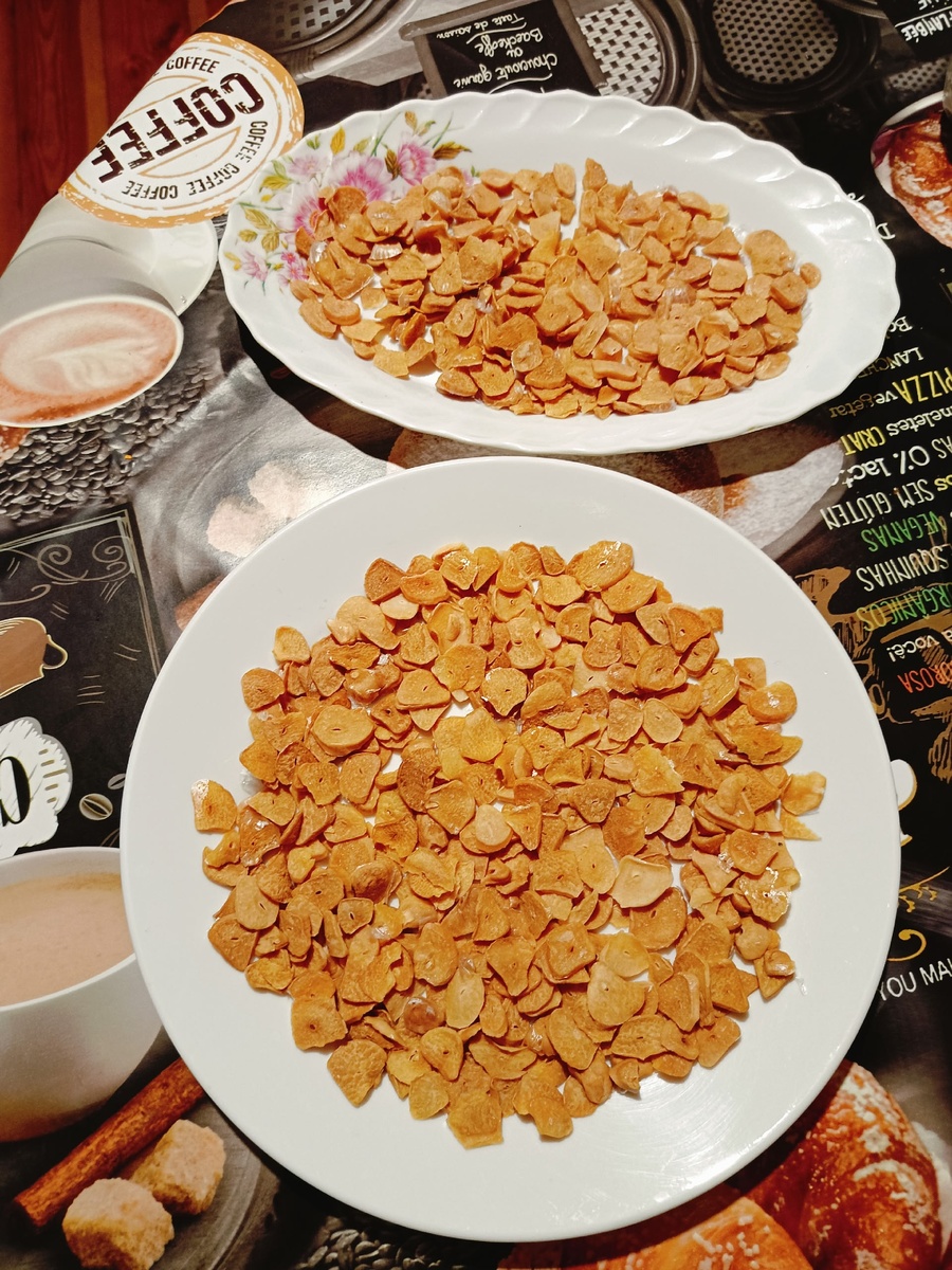 чеснок после нескольких часов в духовке