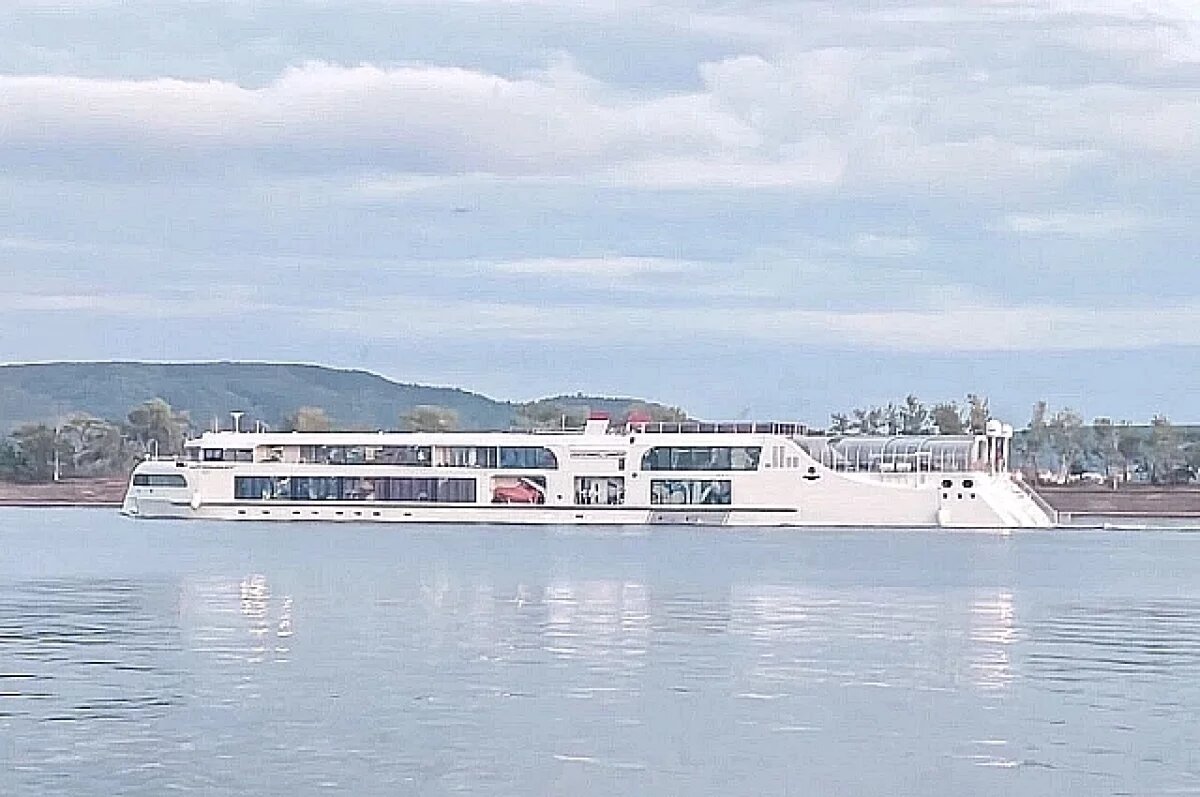    Крещеный в северной столице теплоход «Штандарт» заметили в Волгограде