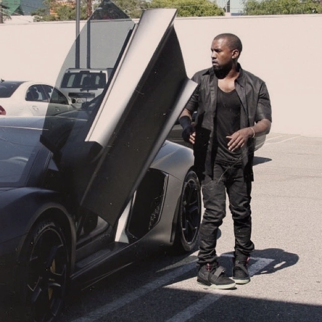 KanyeWest и его матовый LamborginiAventador