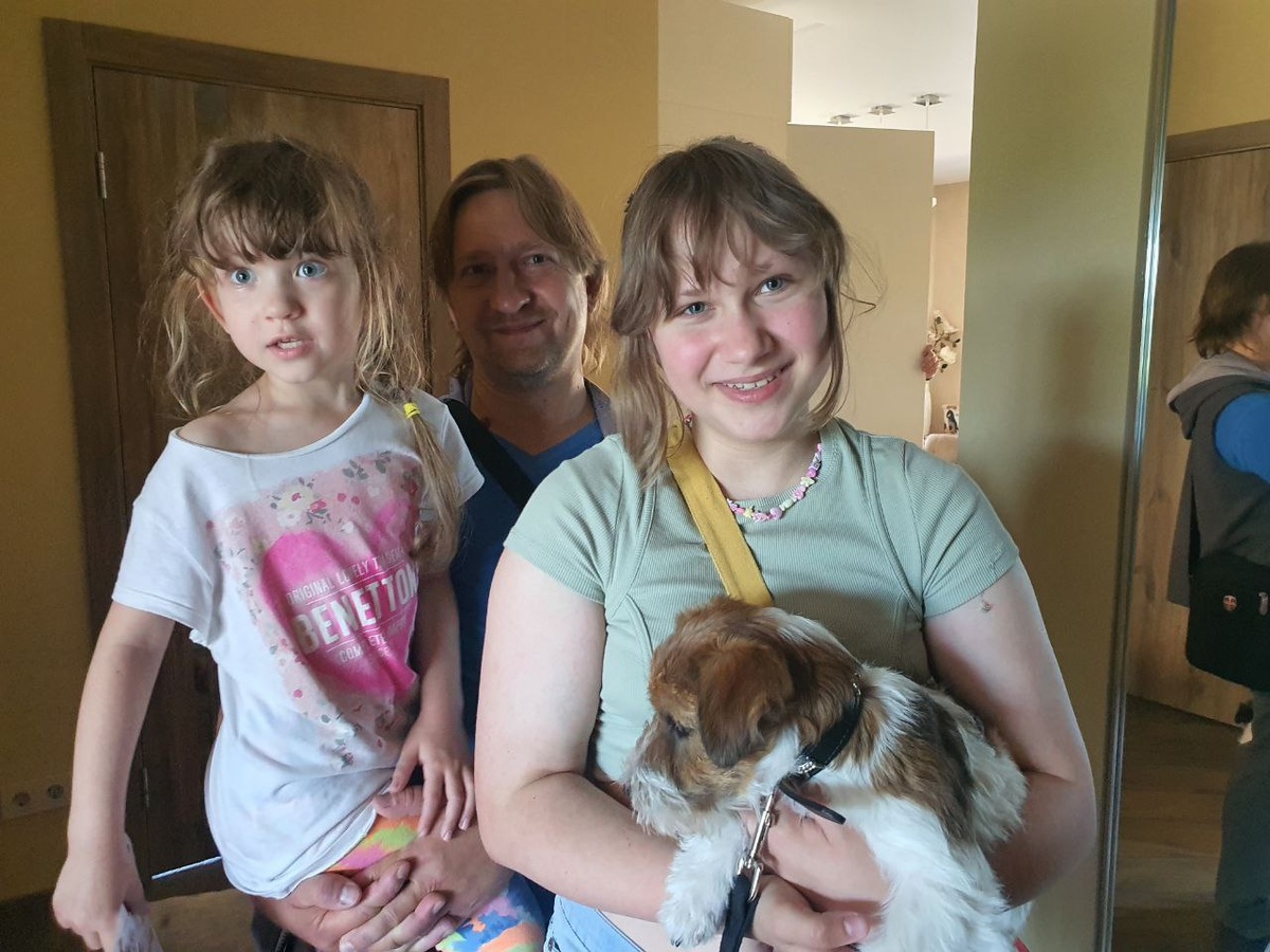 Трудно быть черствым и злобным, когда у твоих ног щенок. Луис Монталван.