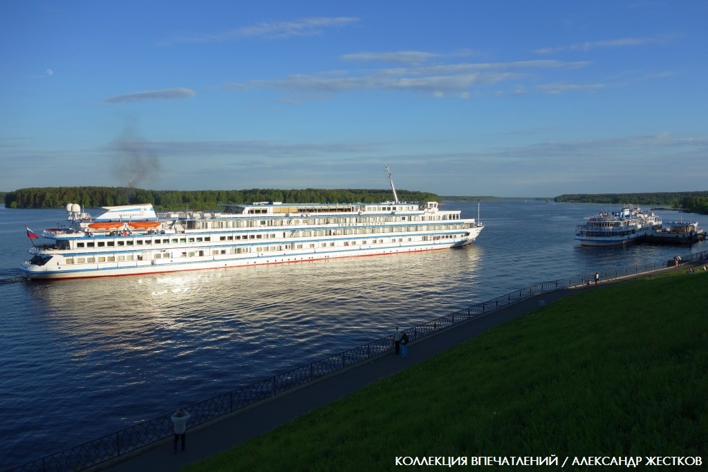 На Волге. Фото из книги "Круиз Москва - Петербург. Коллекция впечатлений"