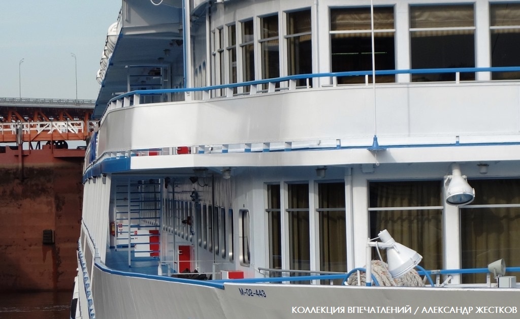Путешествие на теплоходе в советское время было роскошью. Но её могли себе позволить многие. Фото из книги "Круиз Москва - Петербург. Коллекция впечатлений"