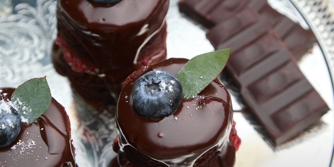 Готовим шоколадный торт с нежным клюквенным джемом, как в ресторане