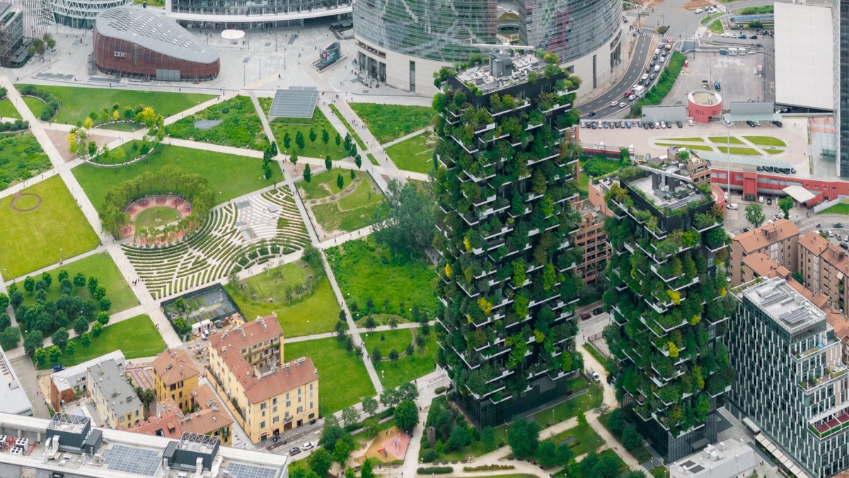 Технологии Bosco Verticale теперь тиражируют в 20+ странах: от "Зеленых пирамид" в Каире до социального жилья в Эйндховене (Нидерланды), где деревья на балконах есть даже в квартирах эконом-класса.