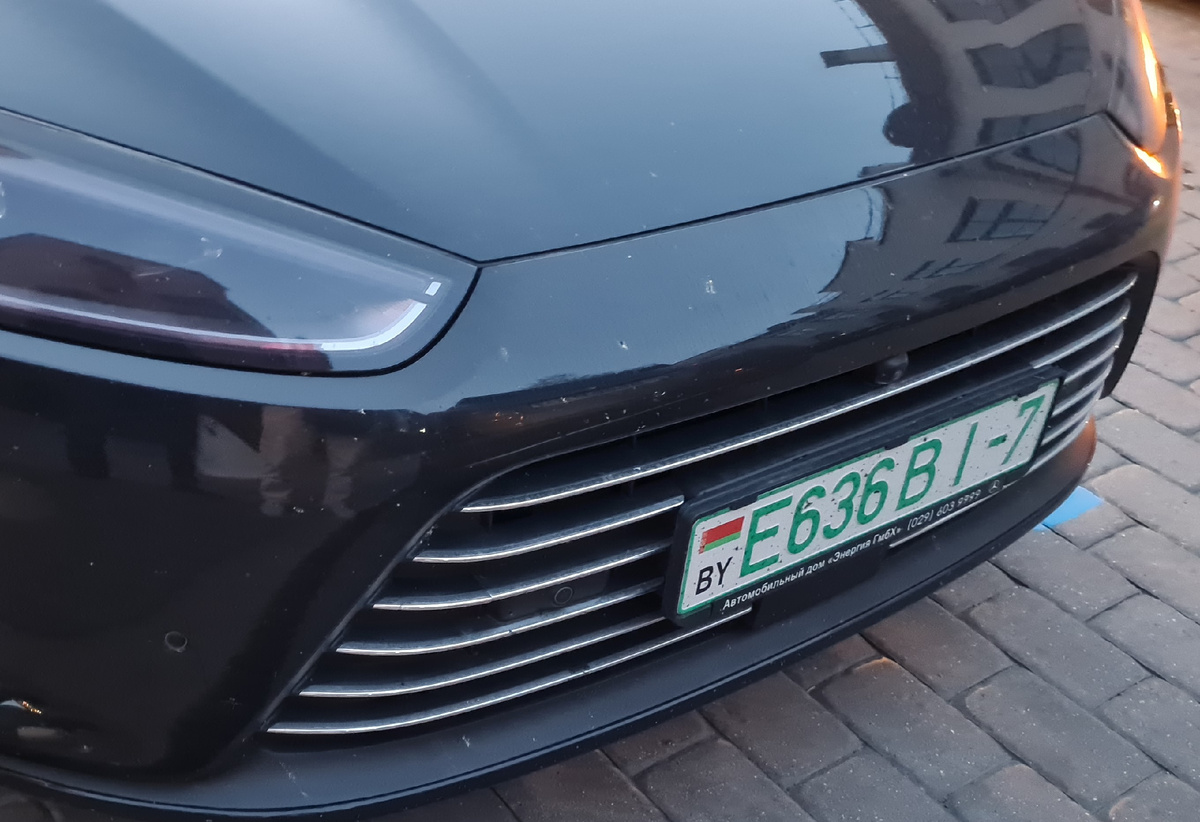 Автомобиль с зелеными номерами в Беларуси - знак электрокара