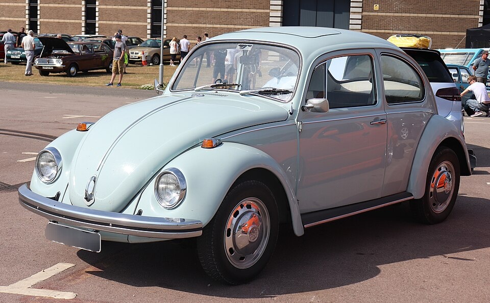 Volkswagen Käfer (в переводе с немецкого: «жук»)     Источник: Википедия