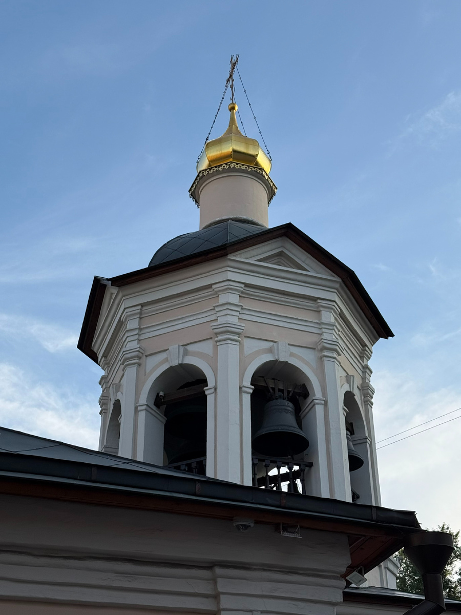 Фото автора канала. Храм Преподобного Сергия Радонежского в Крапивниках.