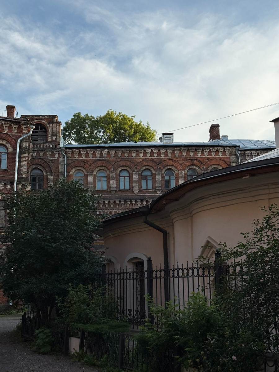 Фото автора канала. Храм Преподобного Сергия Радонежского в Крапивниках.