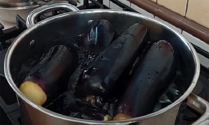 Особые квашеные баклажаны, которые удивят всех: рецепт мягкой и сочной ферментации по-деревенски