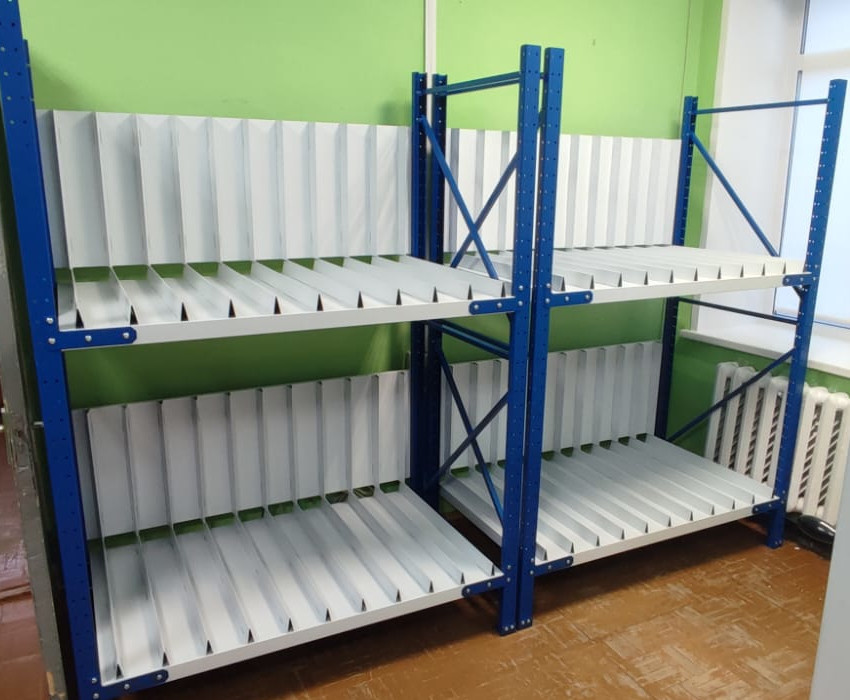 Стеллаж с гребенками