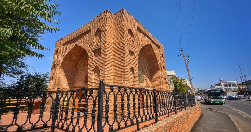 Мавзолей Карашаш-ана — женская святыня Шымкента