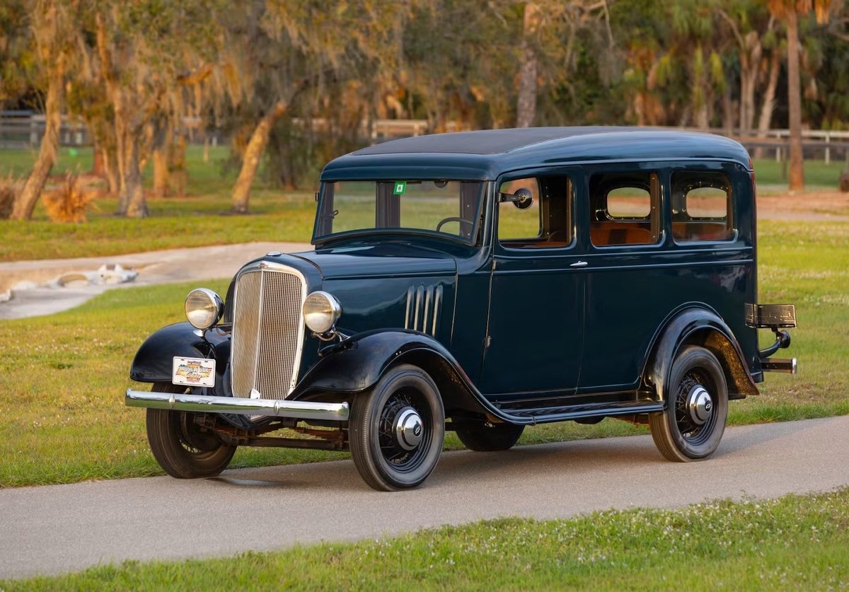 Suburban Carryall (1935)