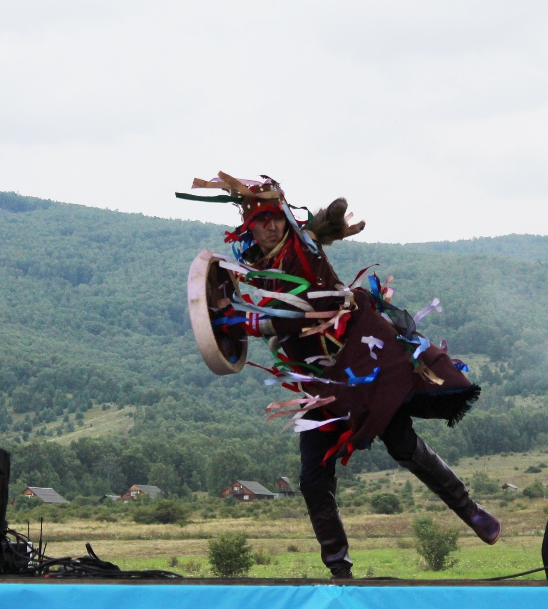 Танец шамана стал продолжением главной истории о Кортузе (Этно-группа MOGE KHAI из Абакана)