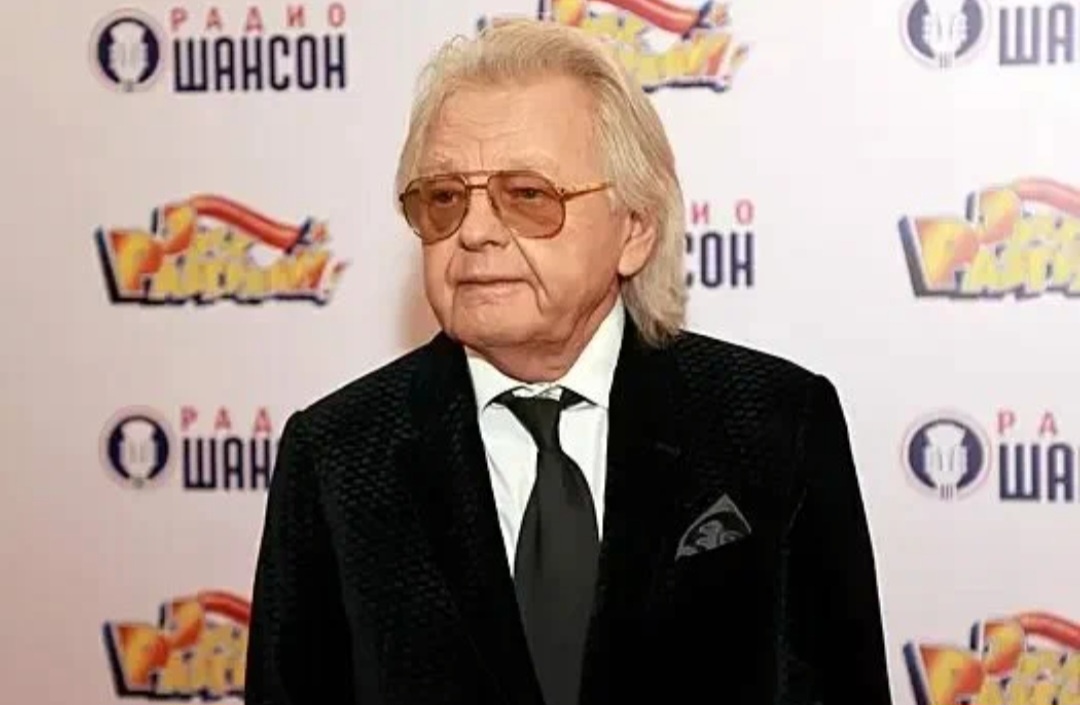 Юрий Антонов дарит всем самый белый теплоход, чтобы катались и радовались. И боже сверху тоже поможет все это воплотить в реальность