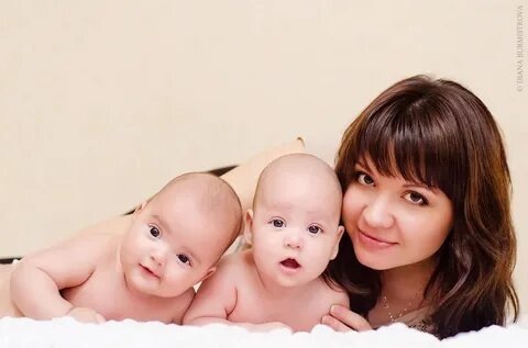 Первый младенец отвечает ему. — Она повсюду вокруг , мы живём в ней , Без неё этот мир бы не существовал.    Второй замолк, и они оба так лежали закрыв глаза.  Затем первый продолжил :  Иногда , когда кругом становится очень тихо, прислушиваешься .... и ты можешь почувствовать её присутствие , ты можешь даже услышать стук её сердца, и её голос  переполненной любовью  — доносящийся сверху. Они оба замолчали, закрыли глаза  представили Маму и уснули крепким сном.