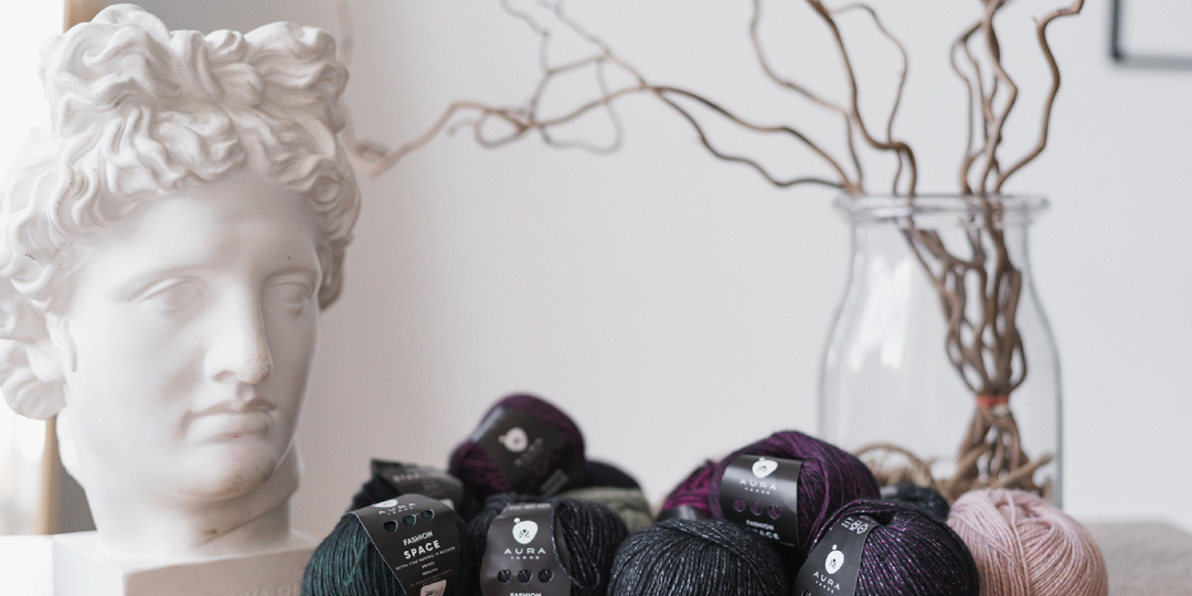 Всесезонная пряжа для плечевых и аксессуаров: новые оттенки и идеи для вязания