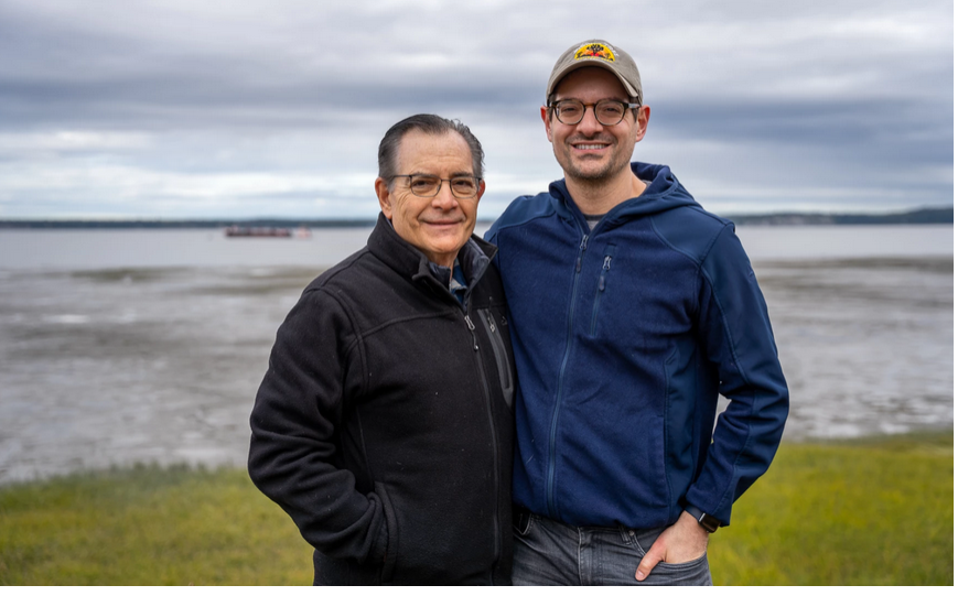 Отец и сын Кен и Джейсон Ремсены прибыли в Анкоридж в ночь перед саммитом.