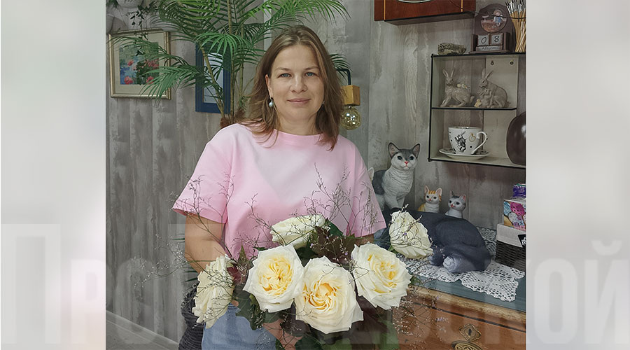 Наталья – многогранная творческая личность: шьёт, вышивает, составляет букеты и коллекционирует раритетные вещицы