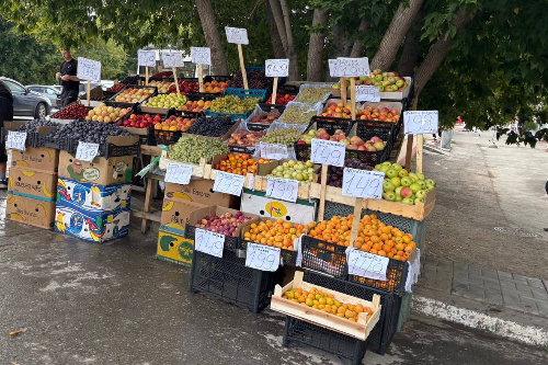 В Новосибирске у нелегальных торговцев изъяли 405 килограмм фруктов и овощей