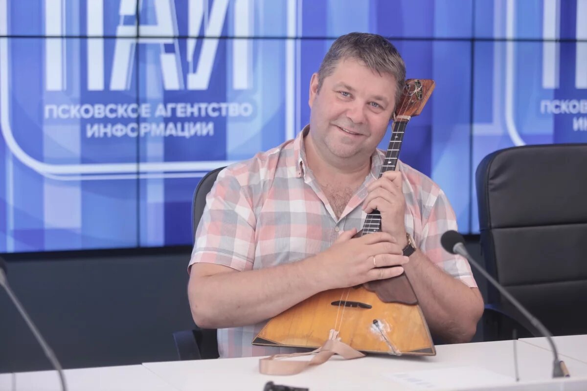    Псковскому балалаечнику присвоили звание «Заслуженный работник культуры РФ»
