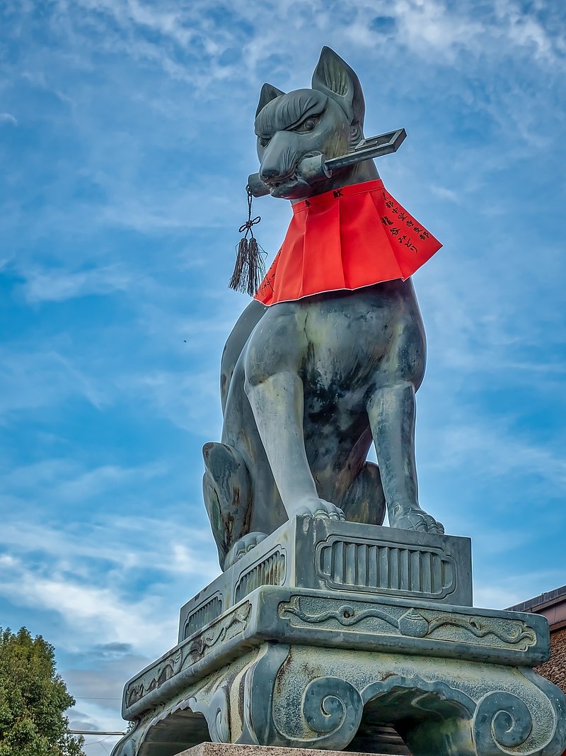 Статуя популярного ками Инари, божества плодородия (ru.wikipedia)