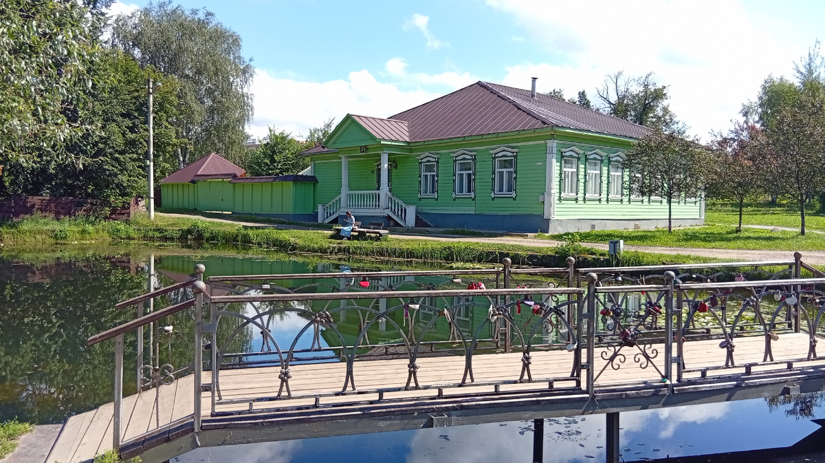 А что, если зайти за этот домик? Фото из личного архива автора.