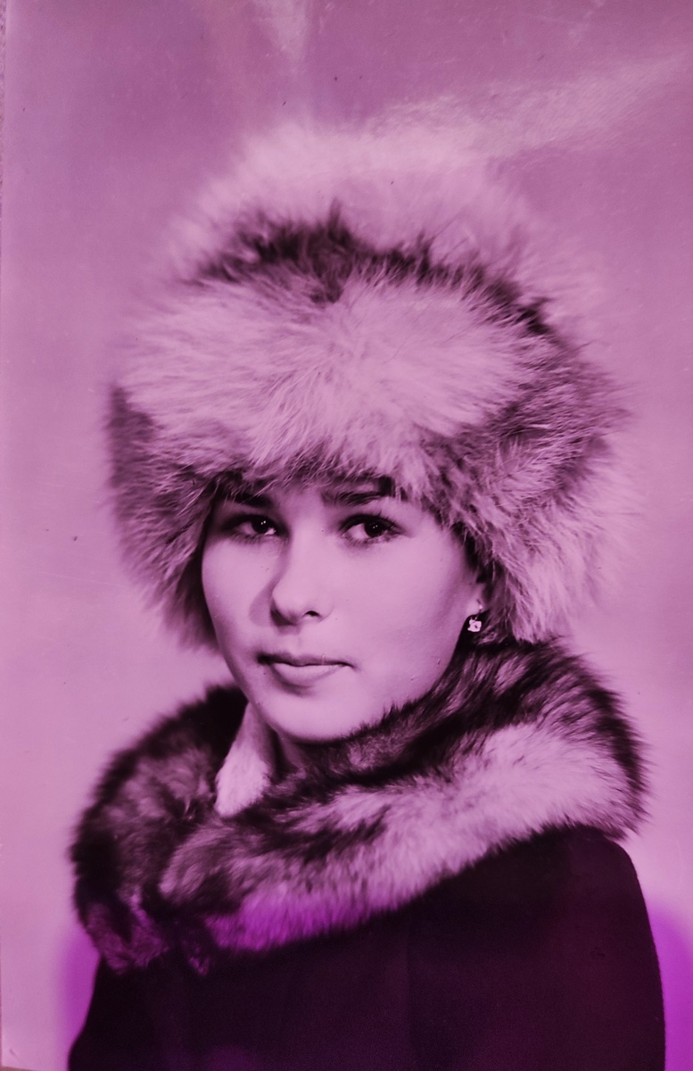 Фото автора. За два года до замужества, здесь я в лисьей шапке