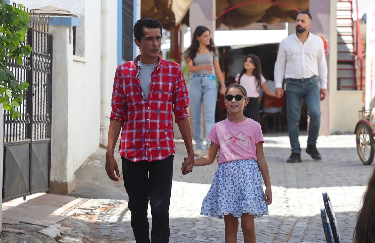 Кадр из сериала «Дети рая». Картинка из Интернета.