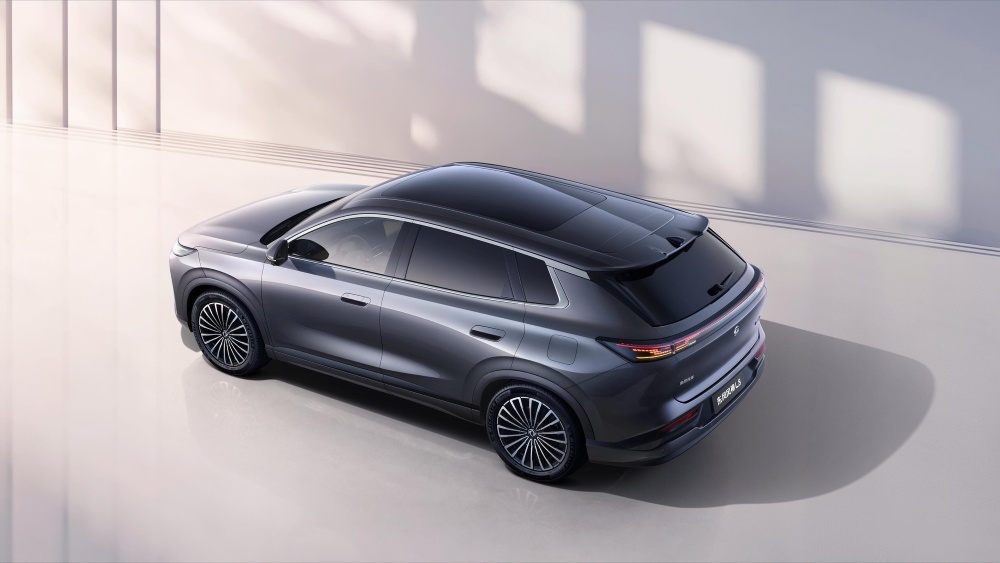    Dongfeng анонсировала гибридный кроссовер Aeolus L8 PHEV c запасом хода до 2250 км