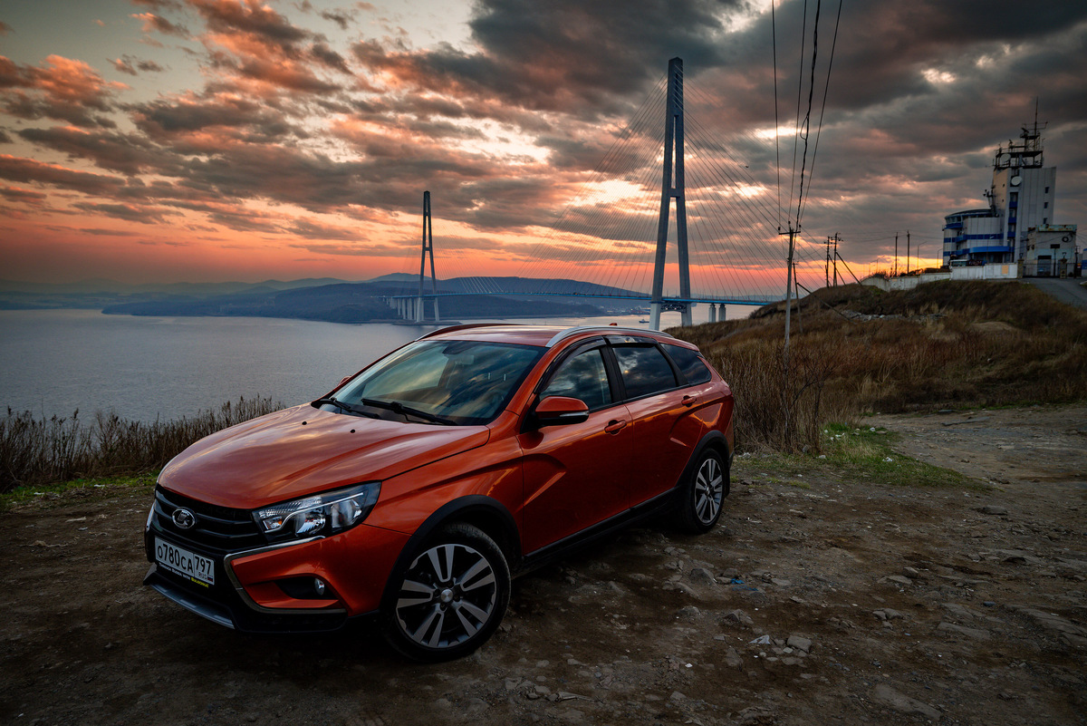 Когда выбирали машину, решили сразу: это будет «Лада», обязательно рыжая и обязательно на механике