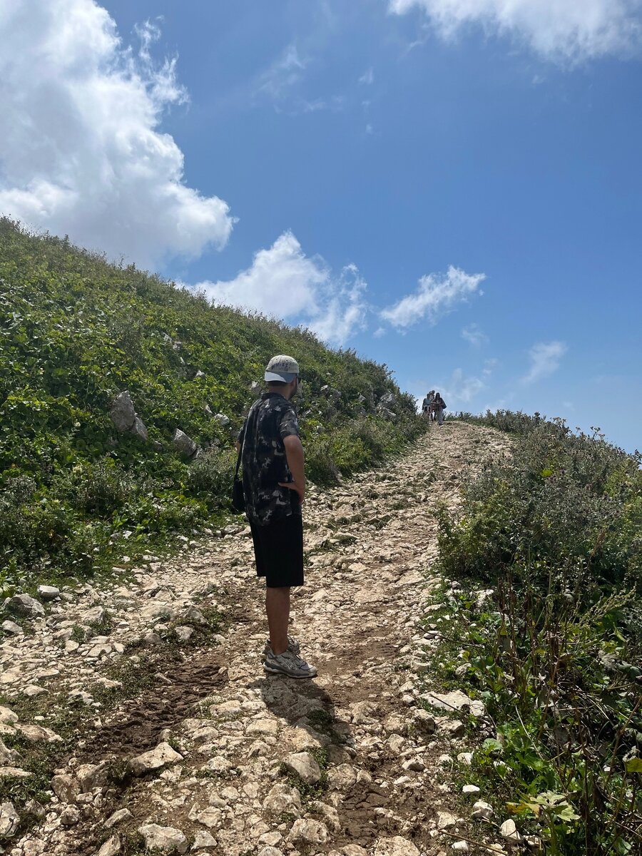 А теперь представьте, что ради красивой фотки надо ещё подняться на эту гору...