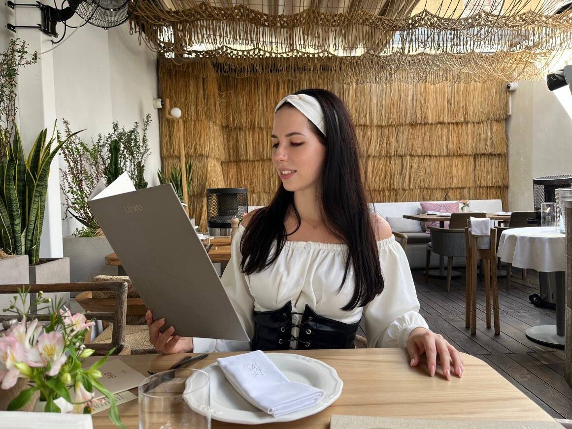 загадочно изучаю меню и мысленно офигиваю от цен