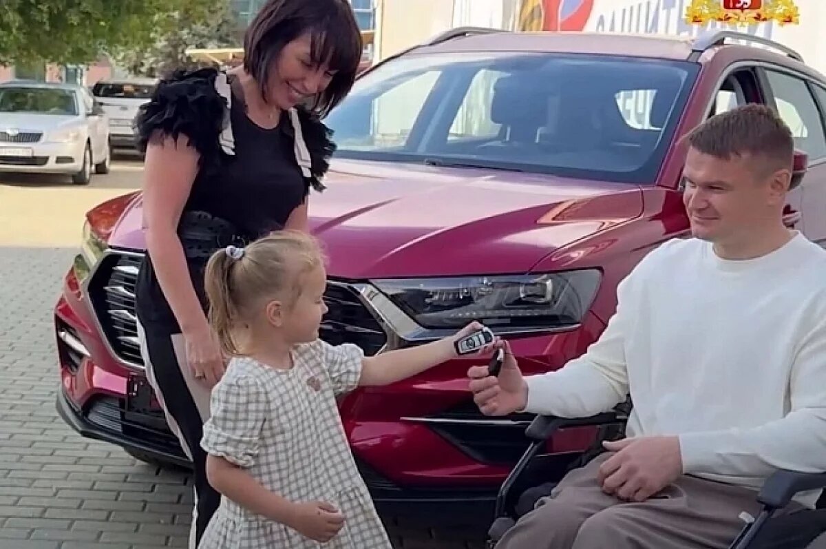    Ветерану СВО из Свердловской области вручили ключи от нового автомобиля