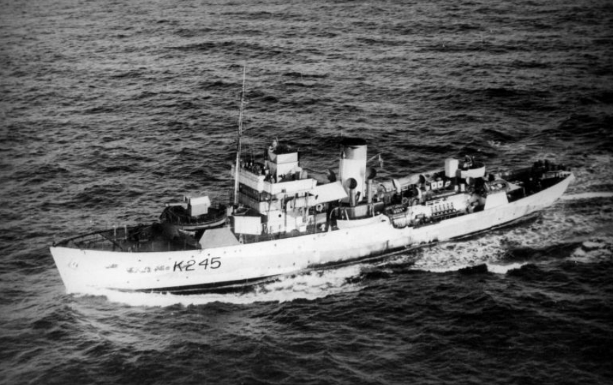 Вид сверху на канадский корвет «Фредериктон» (HMCS Fredericton) 