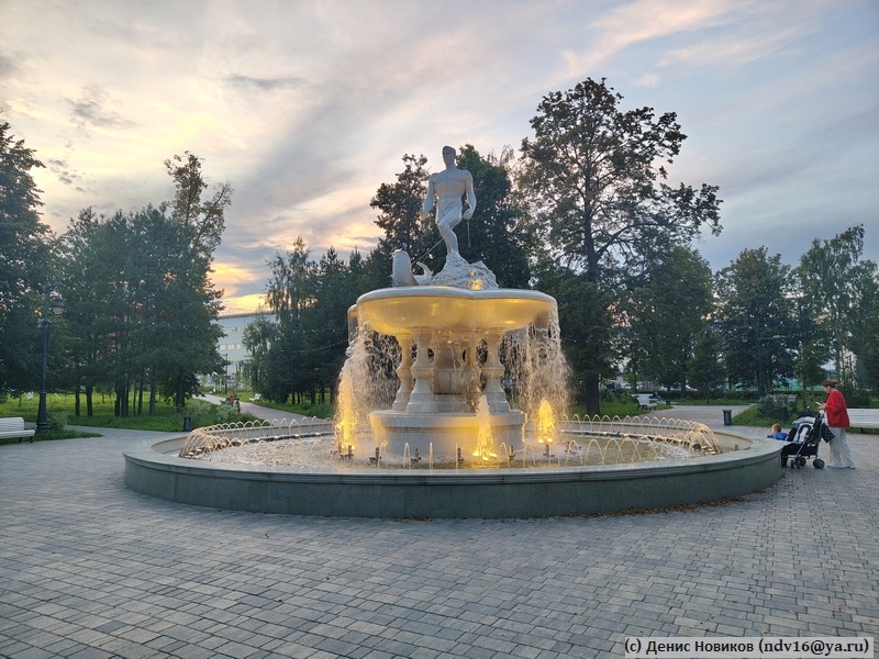 С восстановлением фонтана парк наводнился людьми