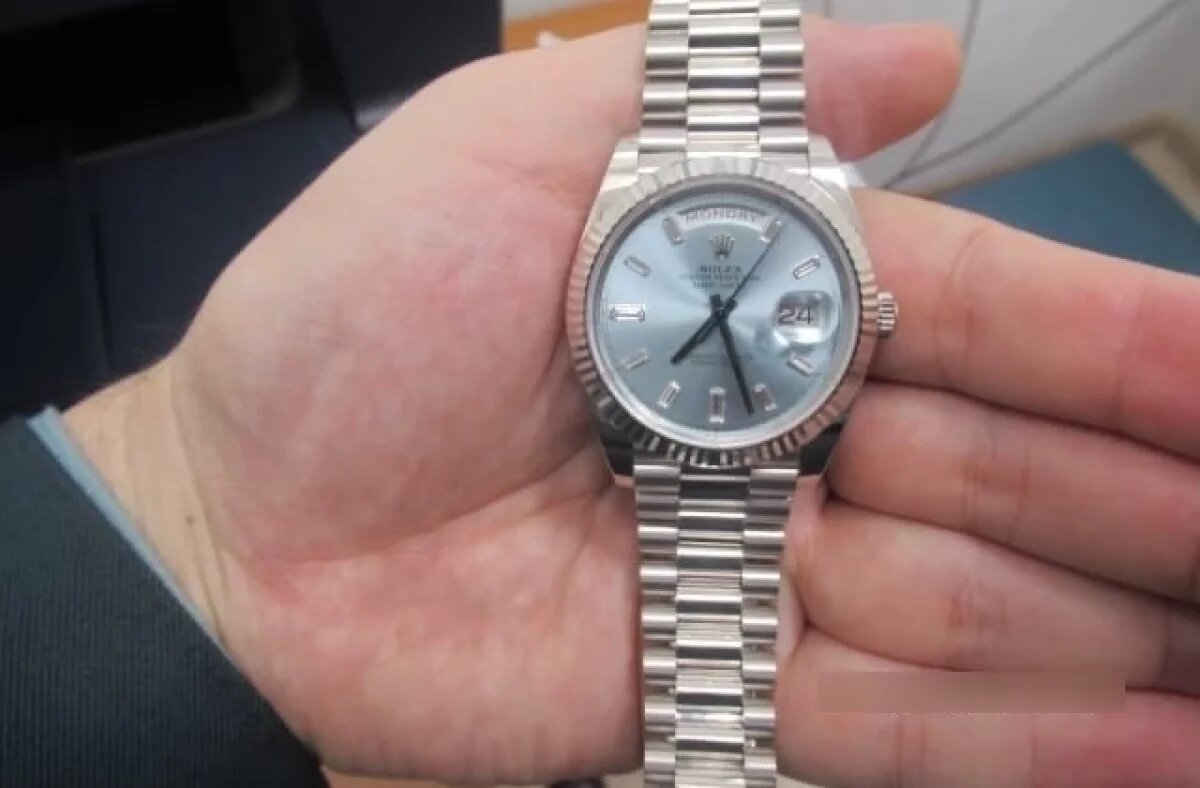    Пассажира из Турции с часами Rolex за 6,4 млн задержали в аэропорту «Уйташ»