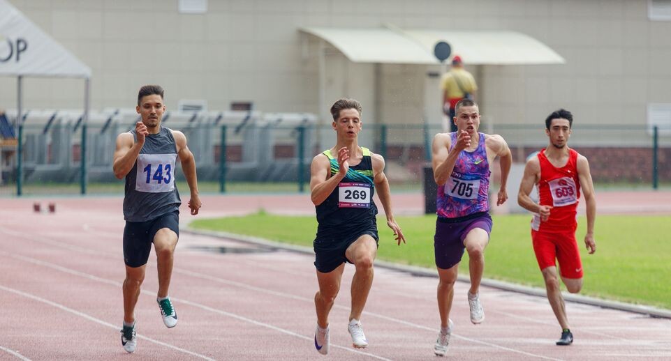    Бег на дистанцию на Чемпионате Московской области по легкой атлетике в Жуковском / Медиасток.рф